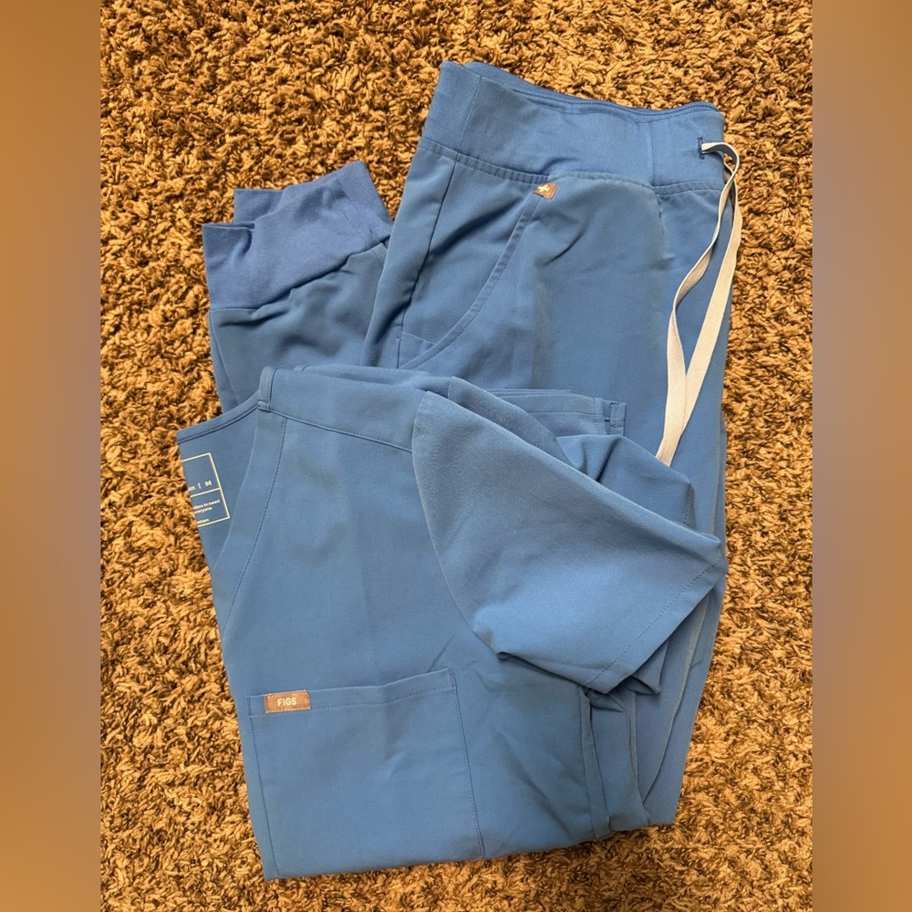 Figs Capri blue scrub set